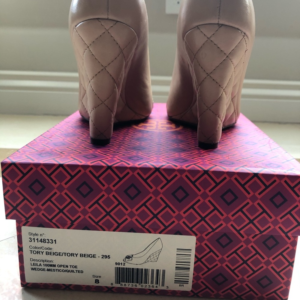 Tory Burch size 8 US, excellent condition, like new.
